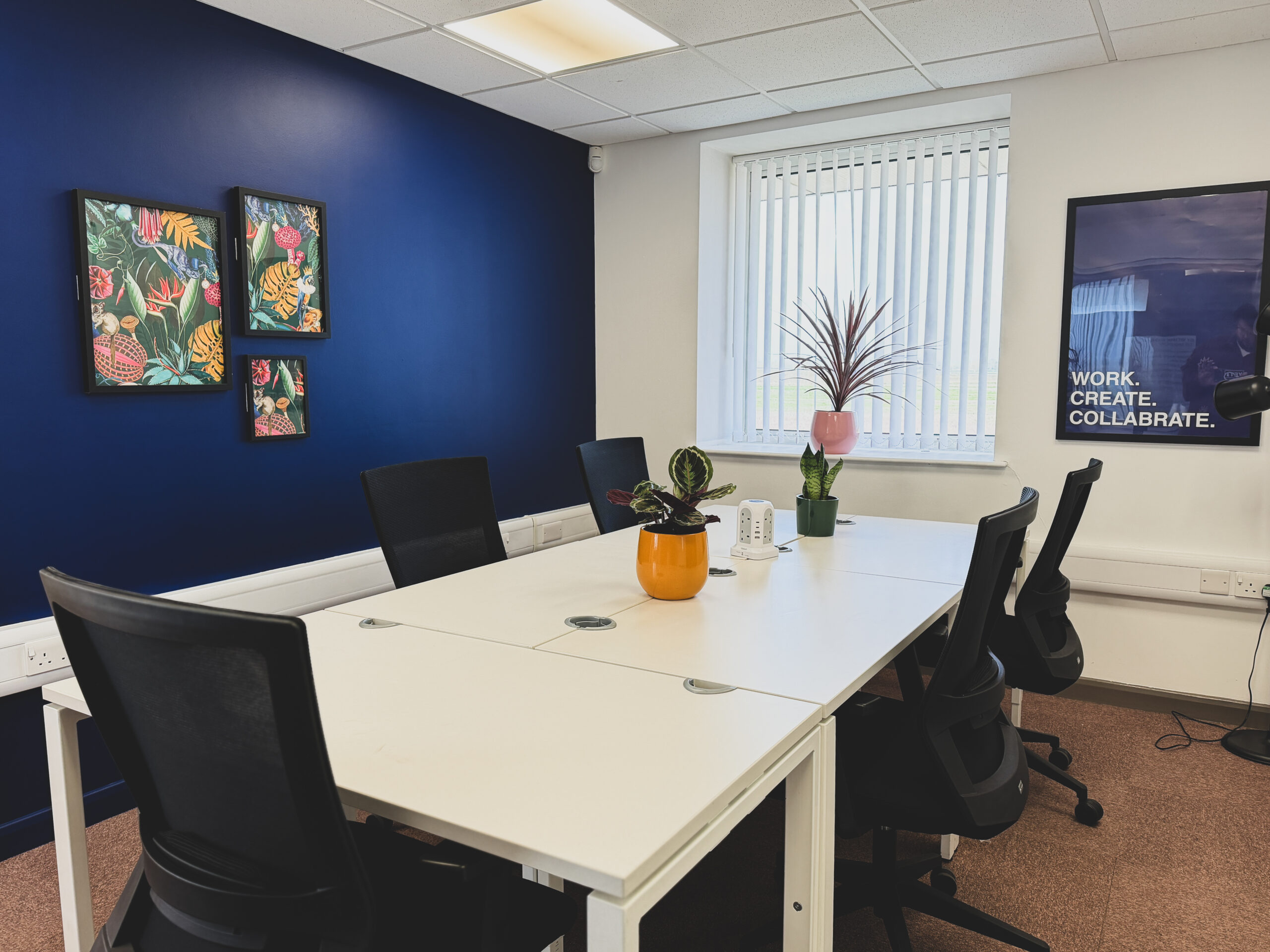 Small Meeting Room with Co Working Hot Desk Space